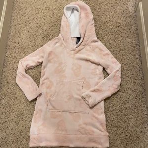 BRAND NEW Women’s Disney Minnie Mouse cozy fleece lounge hoodie size small